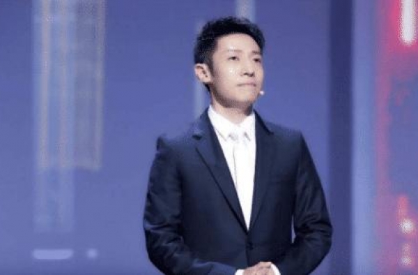 从清华北大走出的4位才子佳人，个个才华横溢，别只知道撒贝宁