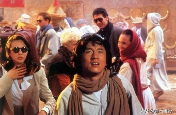 拍完《飞鹰计划》后，因为投资太大，成龙被公司高层拿走导筒2年