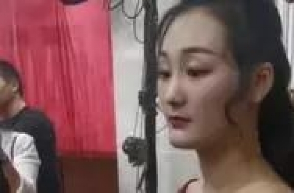 大衣哥儿媳妇正面照曝光背后相由心生