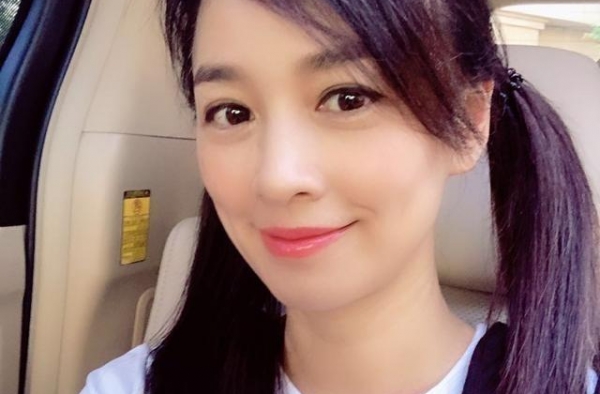 张庭尝试九次试管婴儿，为受孕扎一千多针，为生孩子爬着走路