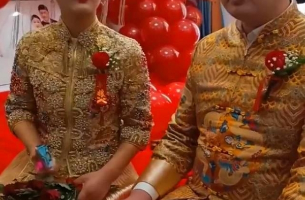 大衣哥儿子结婚，朱之文婚礼现场激动致辞，忘记儿媳名字场面尴尬
