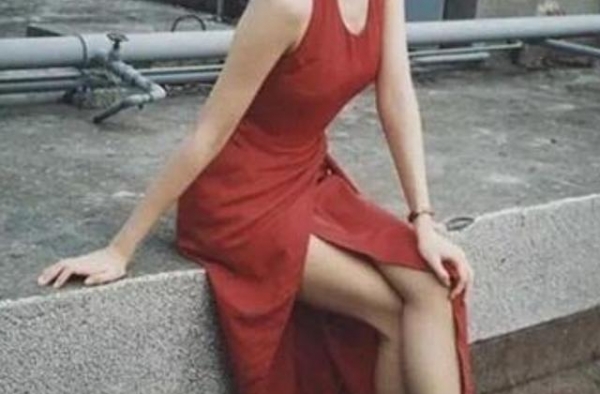 她美过李嘉欣关之琳，曾被吴镇宇追求三年，嫁给老外后她后悔吗？
