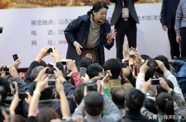 2013年时倪萍的号召力 绝不亚于现在的小鲜肉