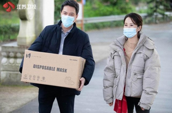 今晚《在一起》海清讲述“口罩”故事，为请冯绍峰三顾茅庐