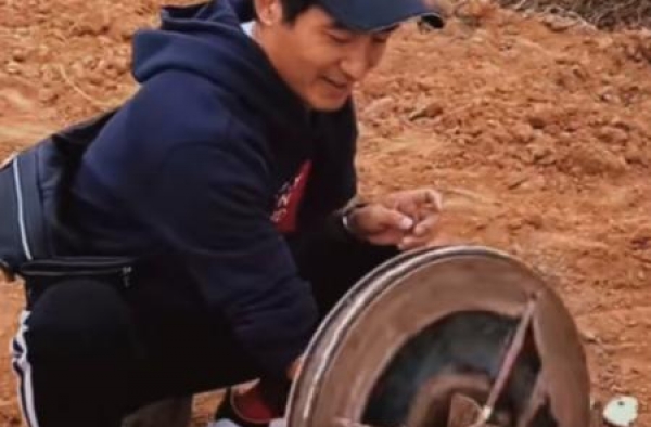 不忘初心！知名演员老家收地瓜干，除了大衣哥这样的明星不多了？
