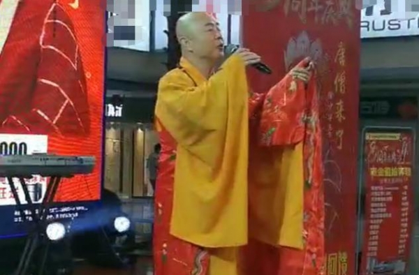 62岁唐僧徐少华罕露面，发福圆润仍商演，与六小龄童发展差太多