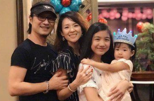 汪峰15岁女儿小苹果近照曝光，重组家庭应该注意孩子的哪些问题