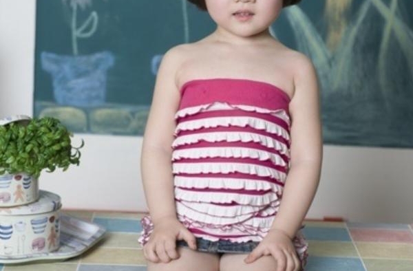 王亭文才是“整容式”长大，小时候软萌，如今气质出众美成女神