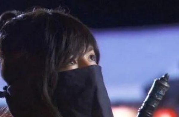 娱乐圈“岳不群”逼着男星和自己恋爱的丑事