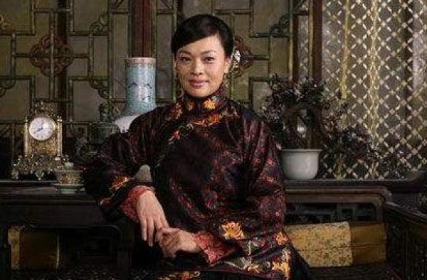 史可：早年被张艺谋“放鸽子”，二婚嫁外国富豪，拒改国籍超幸福