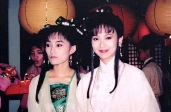 52岁“采因”晒一家三口合影，老公和儿子都很帅气