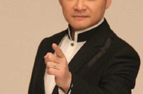 被王小丫带火的李佳明，巅峰时刻美国“镀金”，如今怎样了？