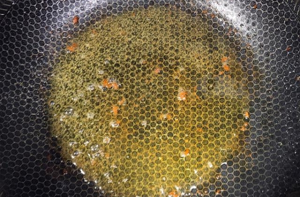 《我，喜欢你》同款“耳光炒饭”：隔夜饭就能烹出极致美味
