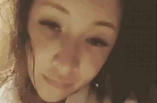 素颜视频曝光！41岁萧亚轩深夜抽泣精神恍惚，疑遭打击深夜买醉