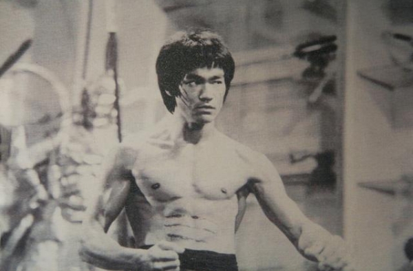 功夫巨星李小龙和两代绯闻女友的往事