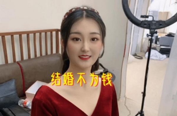 朱之文儿媳妇有何背景？家里两辆奔驰，网友：这个女人不简单
