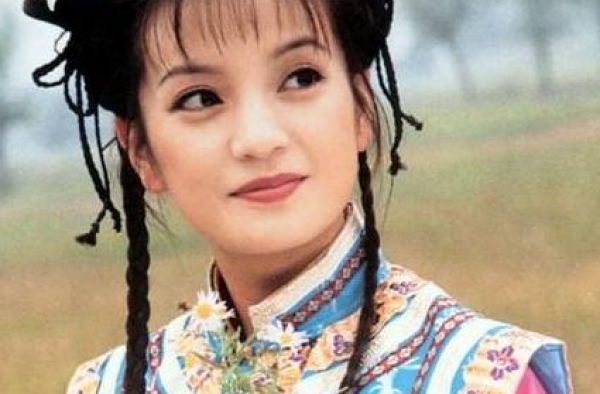 曾是台视力捧＂琼女郎＂，29岁和男友参观火山，意外致双双坠亡