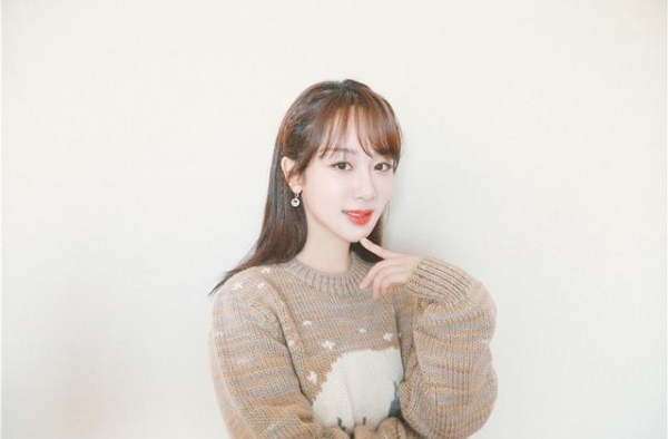 杨紫 机场私服诠释初秋穿搭