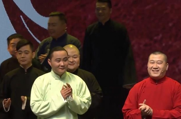 岳云鹏曾被赶下舞台，还差10秒结束表演，成名后第一次这么委屈