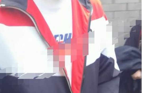 郭麒麟紧随岳云鹏现身，面色蜡黄黑眼圈重，频上综艺捞金太劳累？