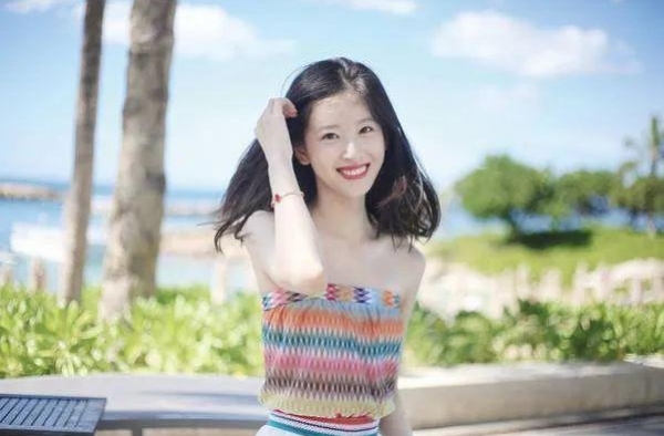 “奶茶妹妹”到“肌肉女神”！章泽天晒健身照引人感叹变化太大