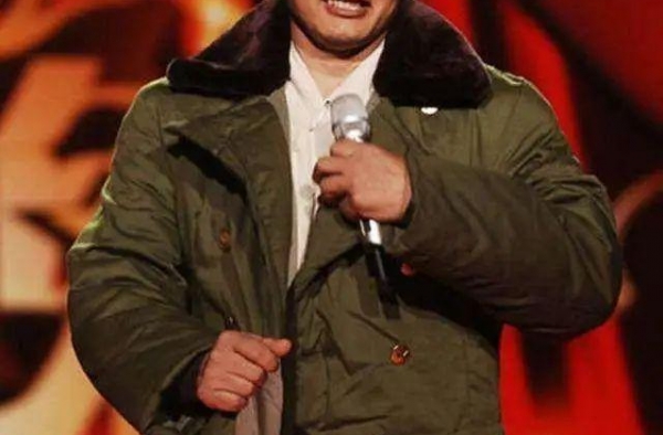 大衣哥回星光大道当评委，儿媳带大衣嫂开直播，颜值再次引热议