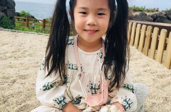 柳真的大女儿露熙，因为长得像妈妈而成为话题