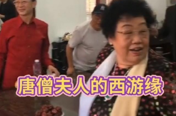 迟重瑞带百亿首富妻子聚餐，六小龄童马德华不敢入座？场面太尴尬
