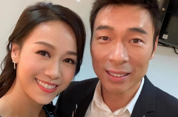 郑秀文许志安更恩爱了，甜蜜挽手逛超市，助男方走出爱犬离世阴霾
