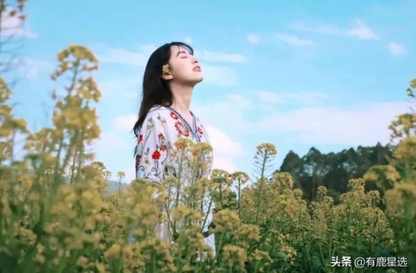 俏皮呆萌美女校花-谢忻芮，越看越像王祖贤，典型的女主脸