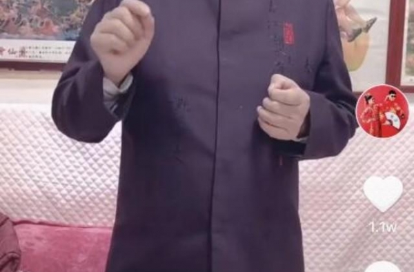 大衣哥携儿媳首出镜送祝福，对陈亚男称呼暖心，翁媳情同父女