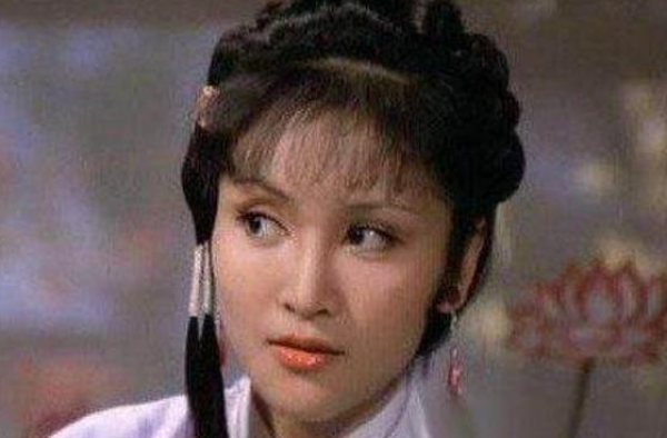 狄波拉与现任同逛商场，夫妻恩爱却没了往日辉煌，和谢贤同样风流