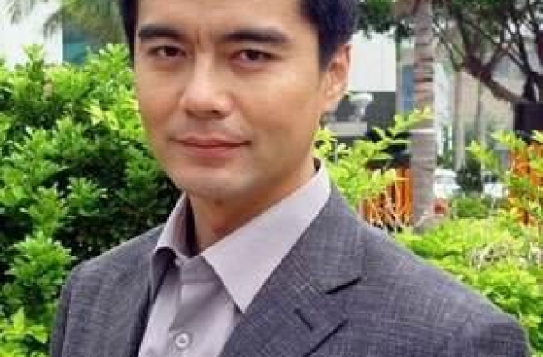 让男人羡慕的许亚军：4个老婆无缝衔接，个个全是荧幕女神