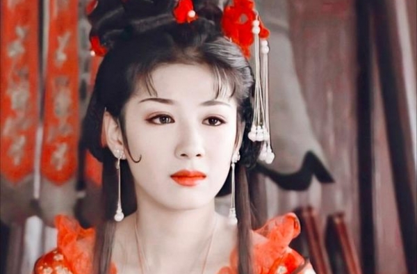 “黄奕不是演《风月》，她是演自己！”