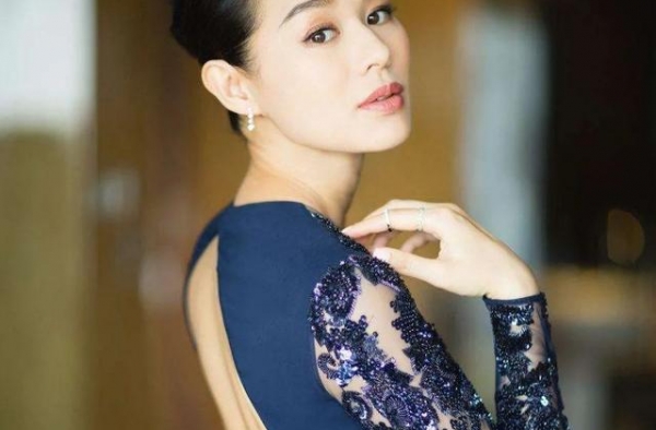 出道被嘲“最丑港姐”，41岁因陈凯歌的话而哭，胡杏儿该翻红了