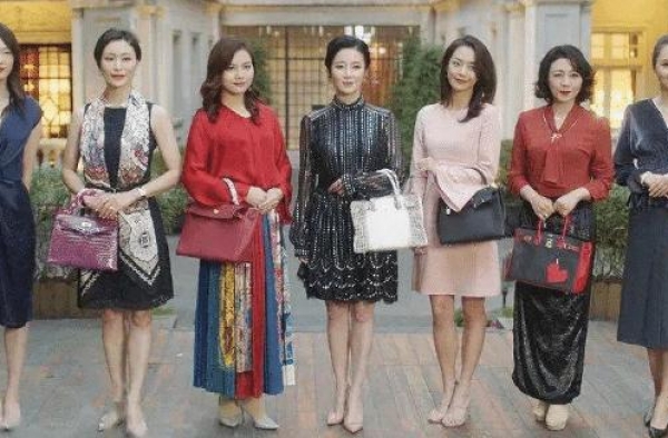 Baby在贵妇圈站角落不丢脸！有资格站C的也只有王思聪妈妈