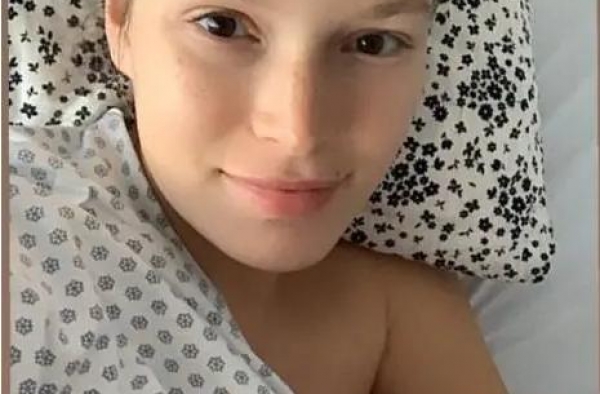 蒋劲夫前女友产女，晒男友与baby同框画面好温馨