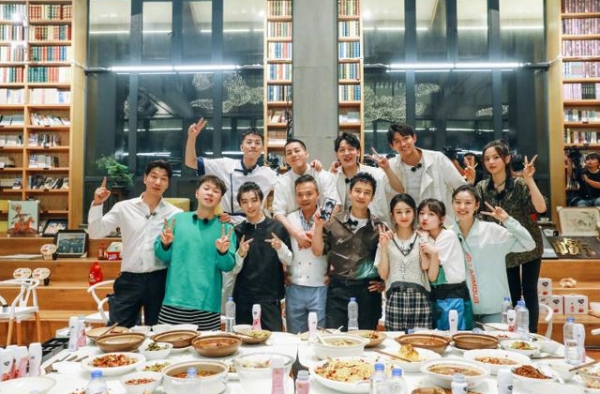《中餐厅4》收官！赵丽颖不善言辞最用心，黄晓明发长文告别