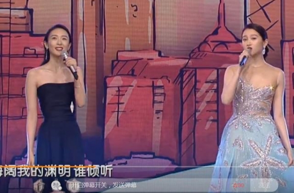 关晓彤童瑶同台合唱，镜头一扫而过，关晓彤这身材是认真的吗？