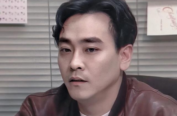 53岁仍旧“帅得”出圈，抛开丰富情史，这样的尔冬升谁不爱