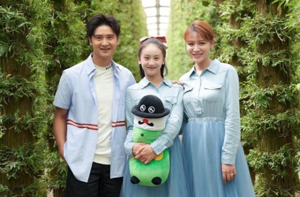 叶一茜女儿近照曝光，母女同框似姐妹，网友：田亮真幸福