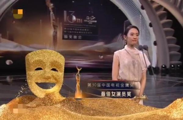 童瑶荣获金鹰奖最佳女演员奖，曾有小章子怡之称，网友：实至名归