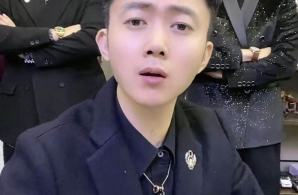 浩南向辛巴道歉，两人重归于好；散打PK输给二驴，认罚牵驴上山