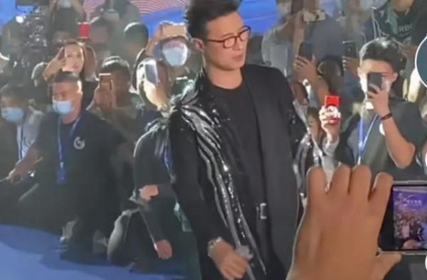 汪峰自掉身价商演，3首歌240万，还被骂耍大牌，真实原因曝光