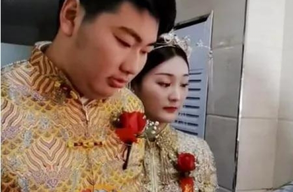 大衣哥儿媳直播赚钱上瘾，一夜收益十几万，老公被迫营业秀恩爱