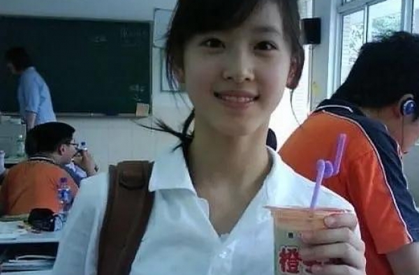 章泽天和奚梦瑶罕见同框，婚前都是“网红脸”，婚后气场却大不同