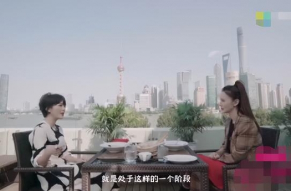 汪涵妻子杨乐乐现身访谈节目，离开主持工作多年，42岁明显衰老