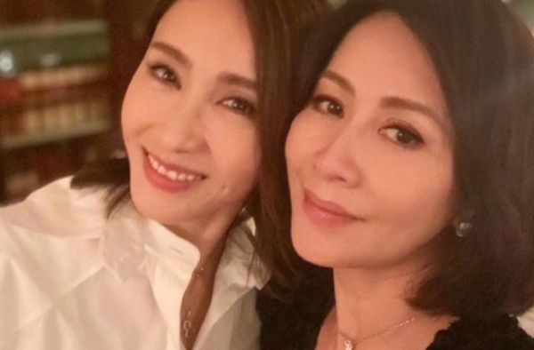 与关之琳合体后，刘嘉玲约阔太黎姿吃饭，?挺进富豪圈