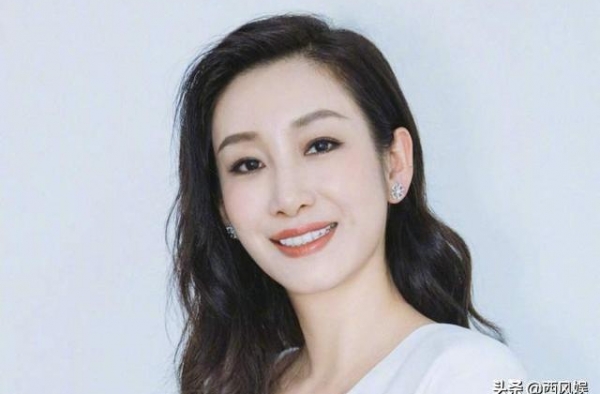 童年与姐“相依为命”，7年戏曲生涯苦不堪言，她成影后纯属意外