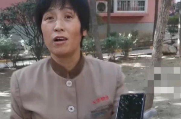 清洁工大姐跳舞被骂疯子。引起孙红雷注意，表示力挺大姐